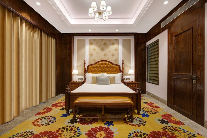 Room 53 of 119