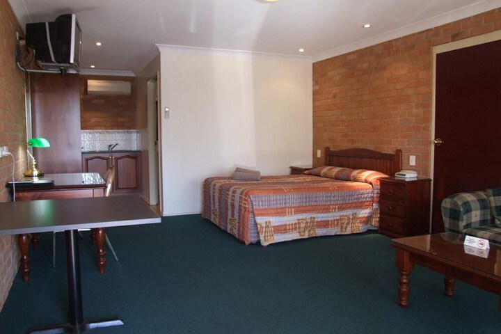 Room 17 of 37