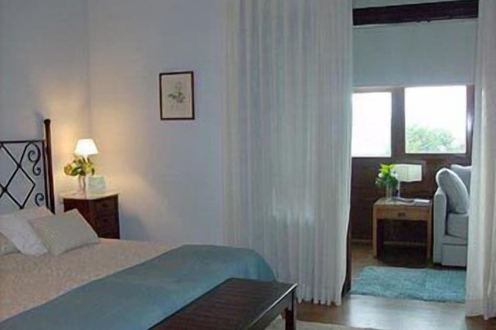 Room 3 of 49