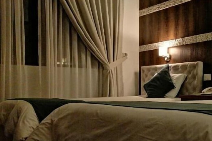 Room 27 of 86