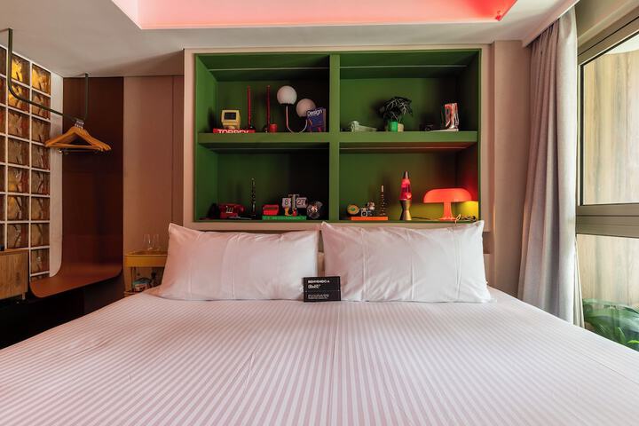 Room 16 of 102