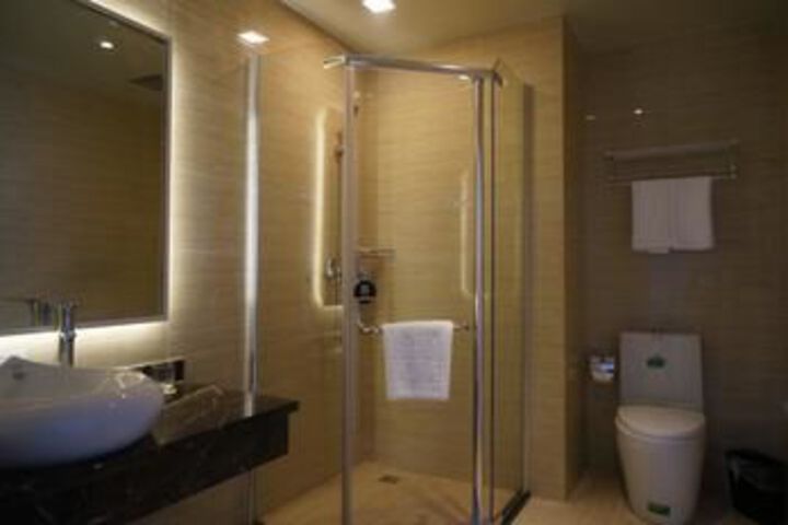 Room 4 of 15