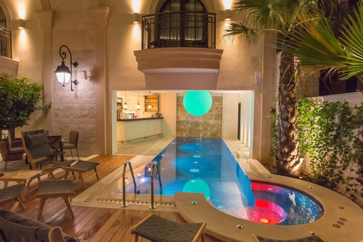 Pool 24 of 56
