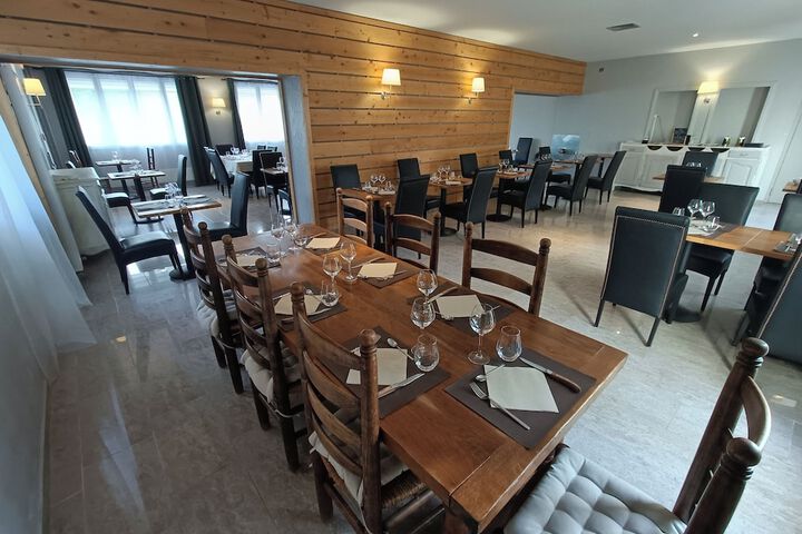 Dining 7 of 9
