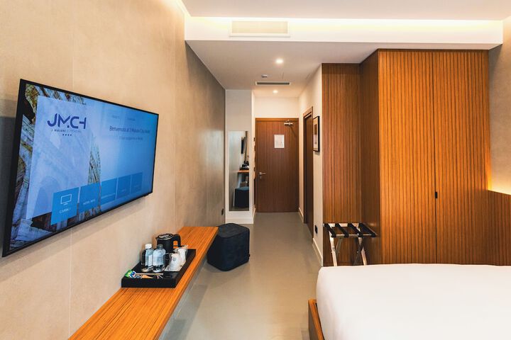 Room 19 of 77
