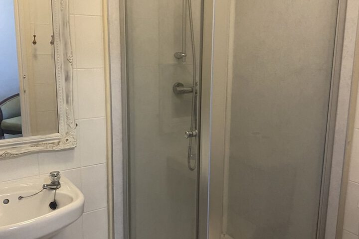 Room 11 of 15