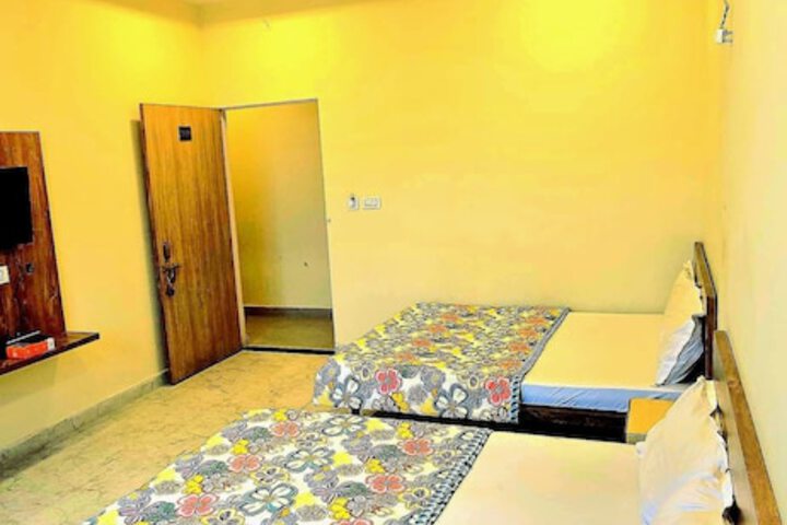 Room 8 of 40