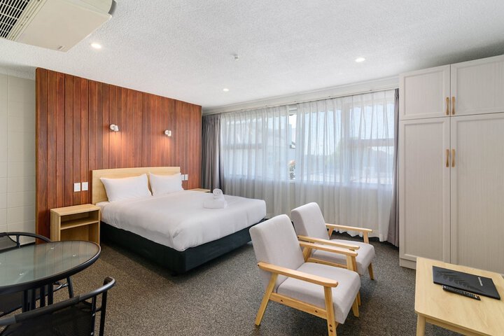 Room 3 of 32