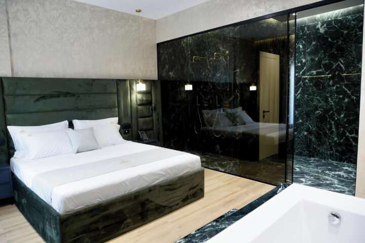 Room 10 of 35
