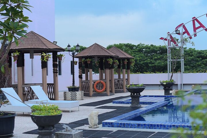 Pool Hotel