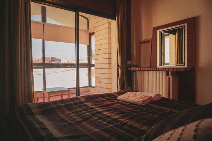 Room 9 of 76