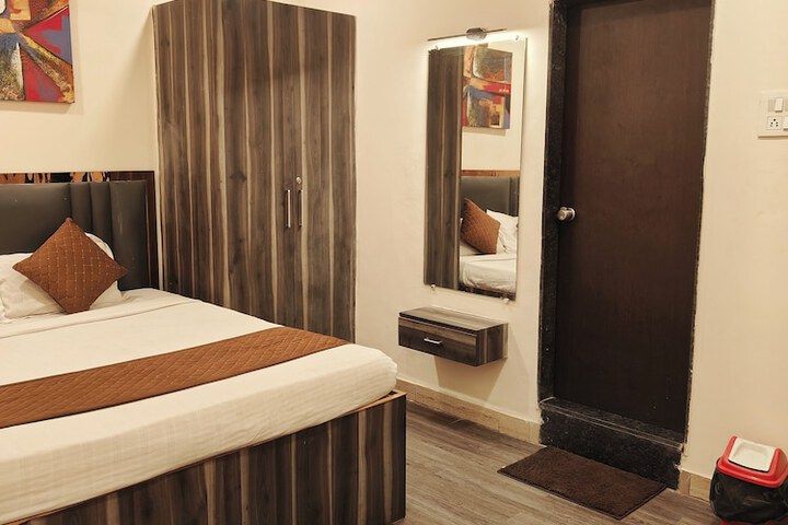 Room 12 of 33