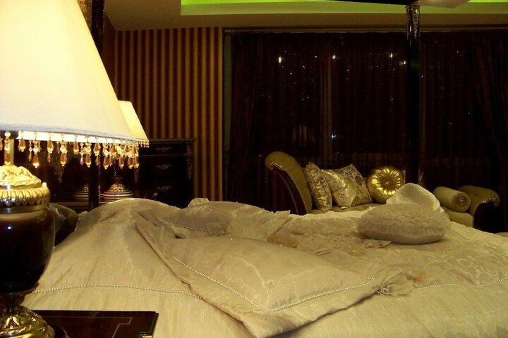 Room 6 of 43
