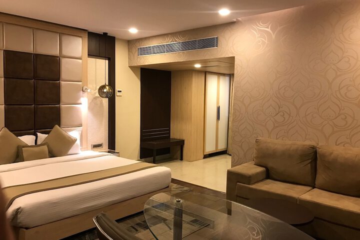 Room 12 of 26
