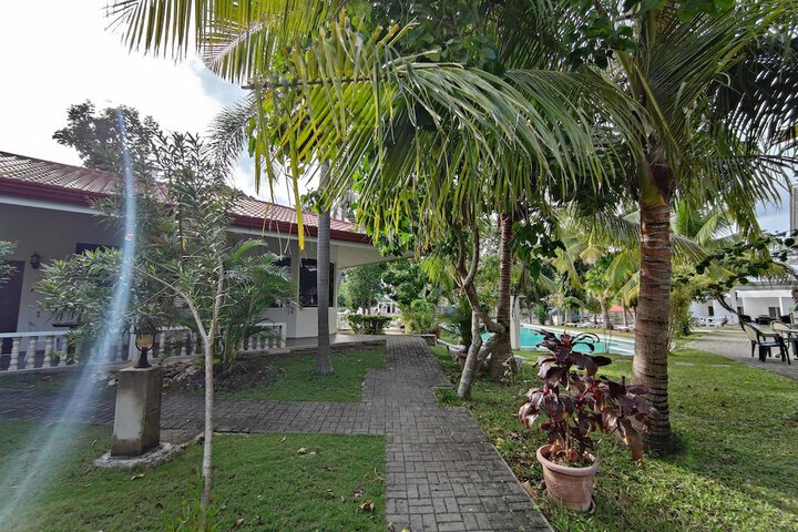 Property Grounds 28 of 34