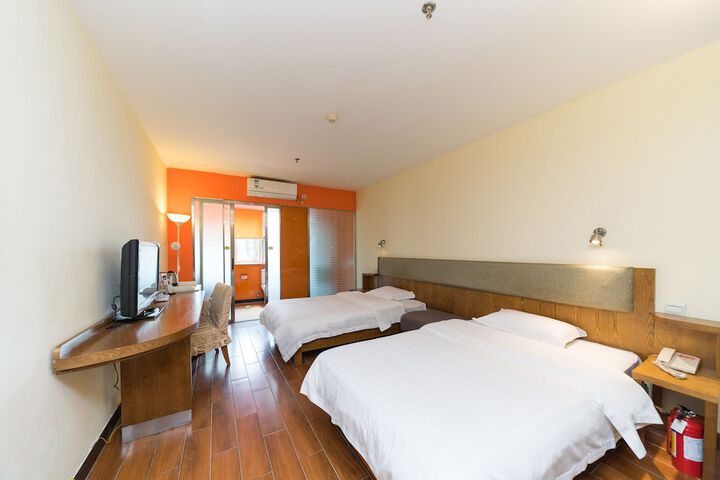 Room 8 of 22