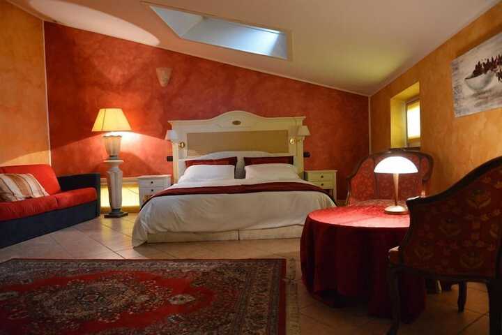 Room 23 of 76