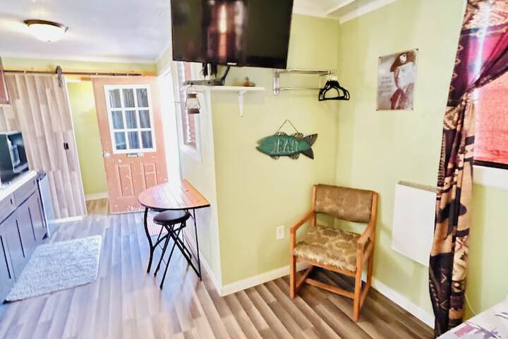 Room 10 of 33