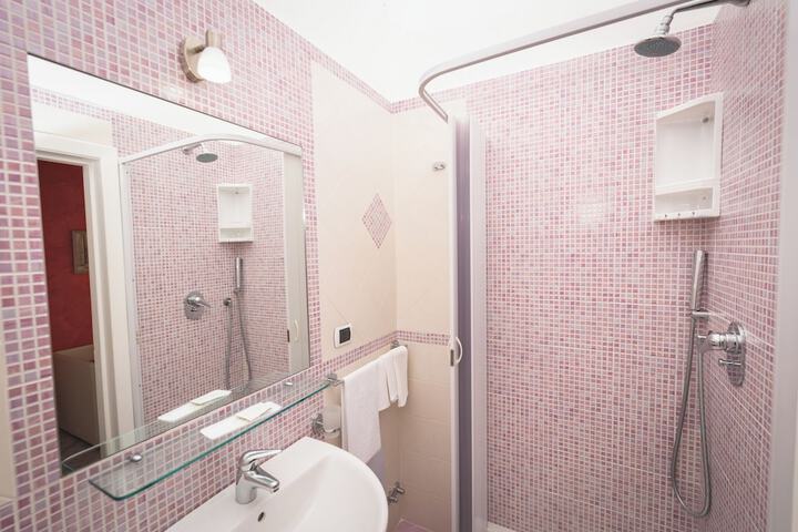 Room 73 of 99