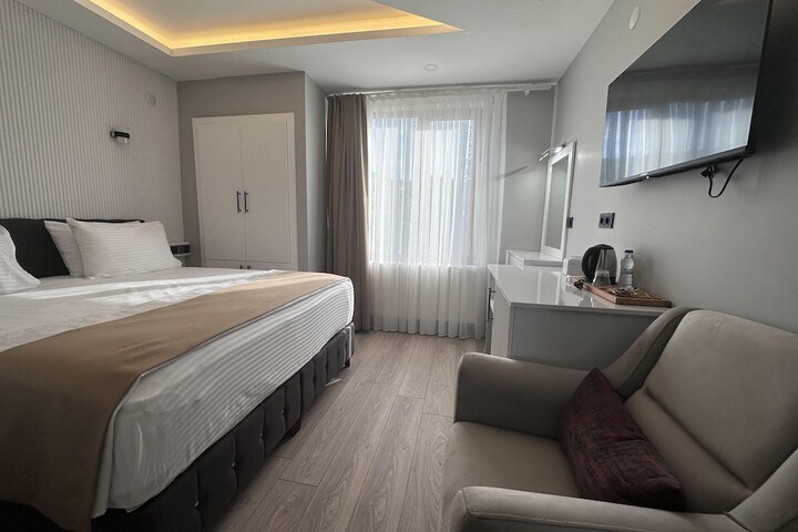 Room 7 of 27
