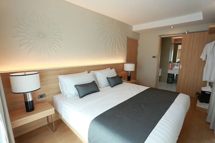 Room 6 of 30