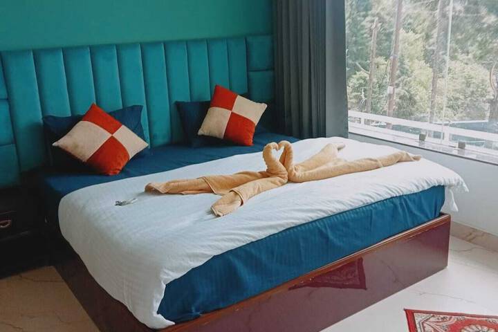 Room 2 of 8