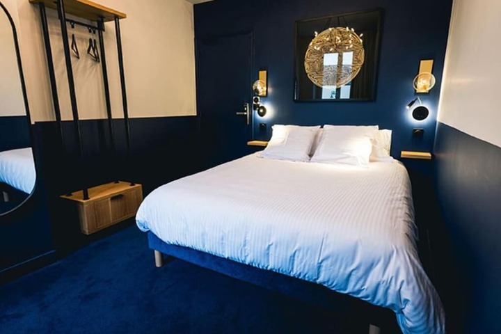 Room 9 of 32