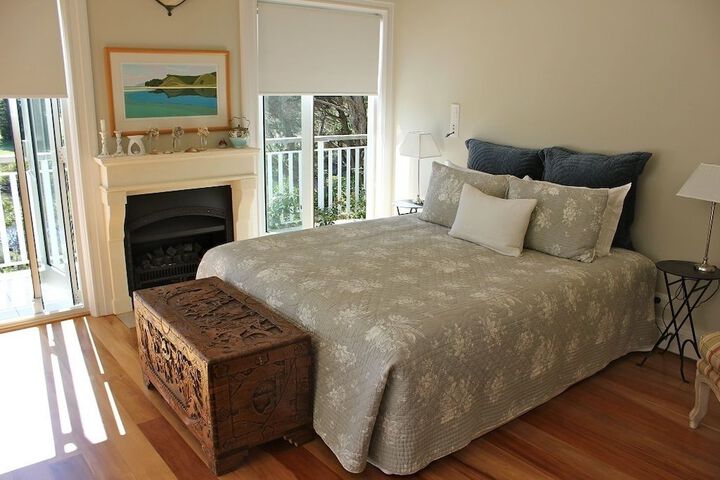 Room 4 of 18
