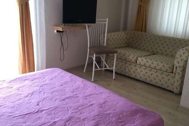 Room 14 of 96