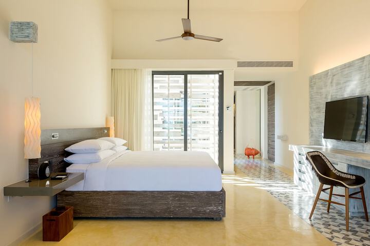 Room 4 of 89