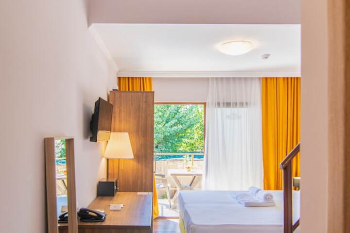 Room 32 of 60