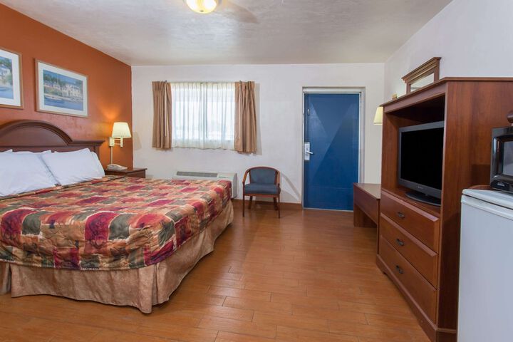 Room 7 of 18