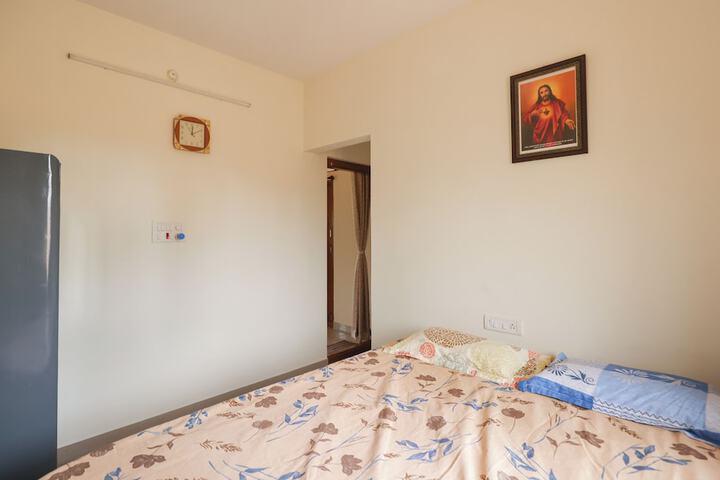 Room 4 of 9