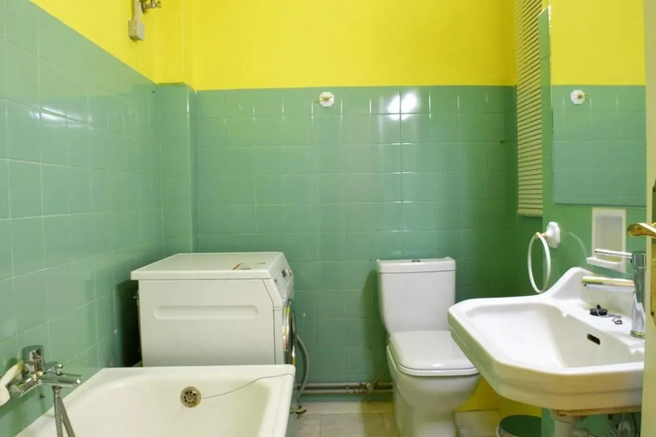 Room 6 of 13