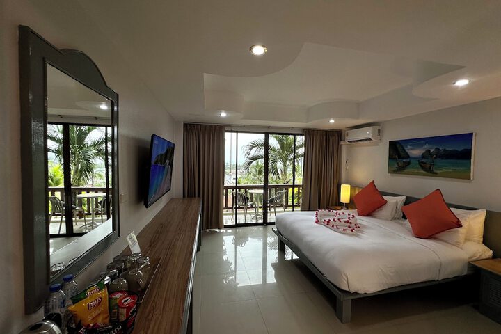 Room 11 of 32