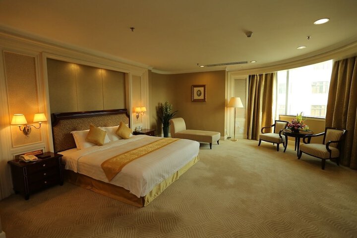 Room 6 of 15