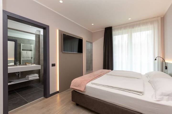 Room 8 of 62