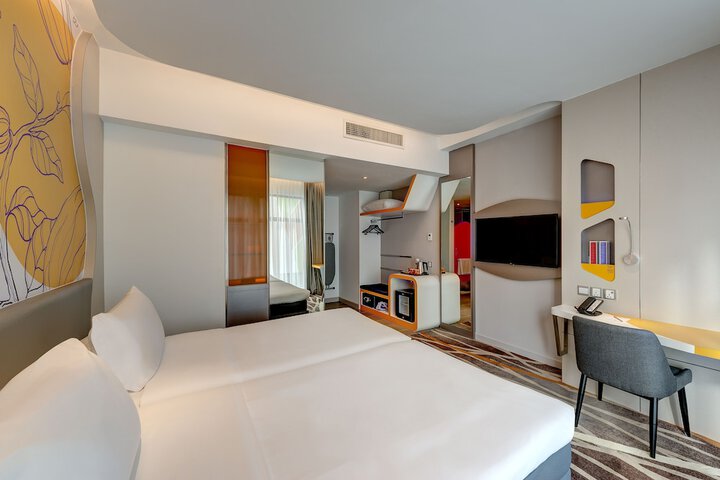 Room 12 of 29