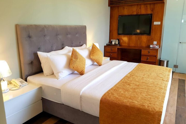 Room 10 of 38