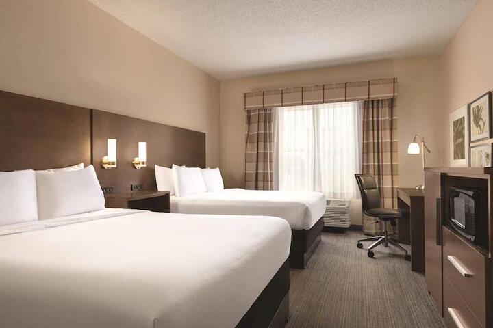 2 Queen Beds (2 of 15)