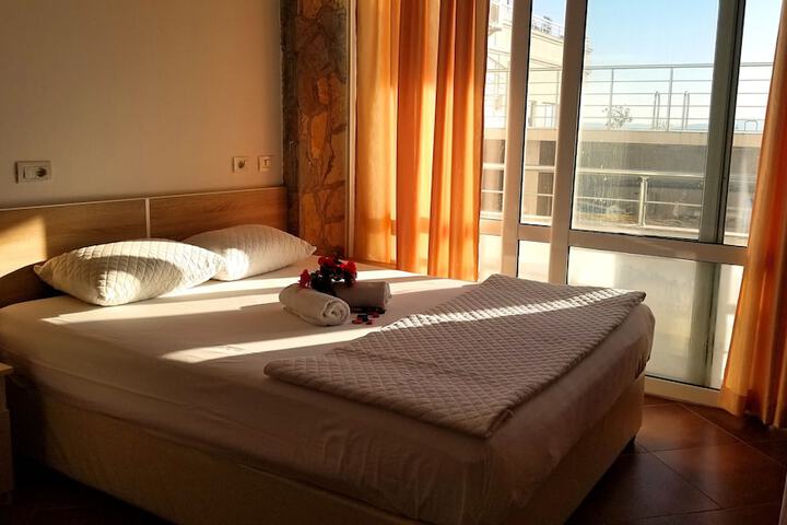 Room 18 of 100