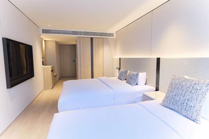 Room 12 of 26