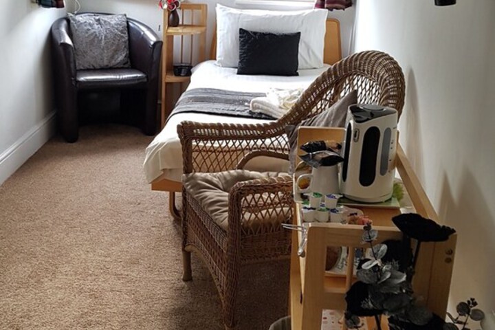 Room 4 of 73
