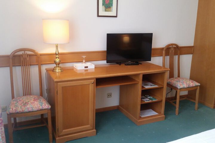 Room 8 of 39