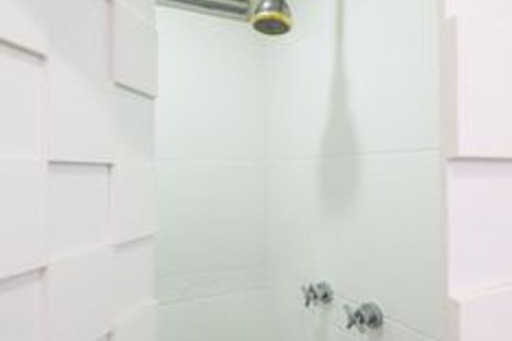 Room 5 of 32