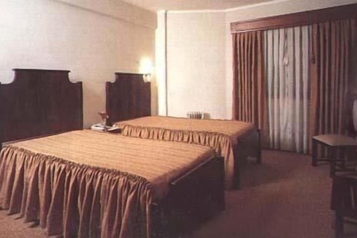 Room 11 of 28