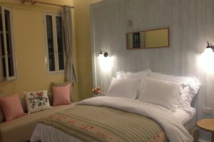 Room 8 of 116
