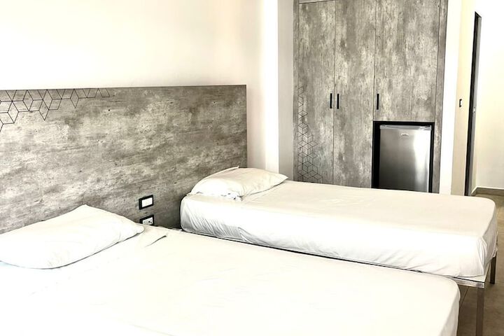 Room 9 of 31