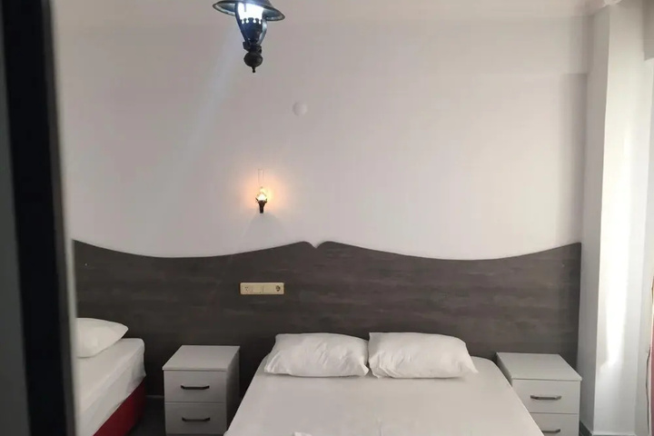 Room 4 of 18