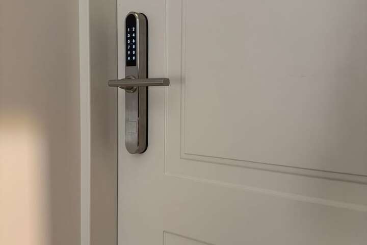 Room 6 of 13